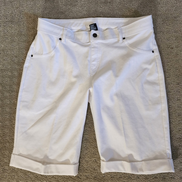 HUE White Jean Shorts with Rolled Hem - Picture 1 of 6